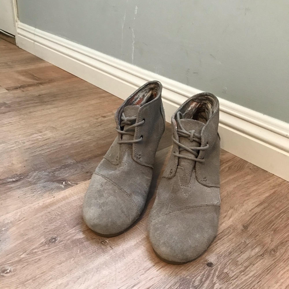 Toms size 9.5 suede wedge lace up boots